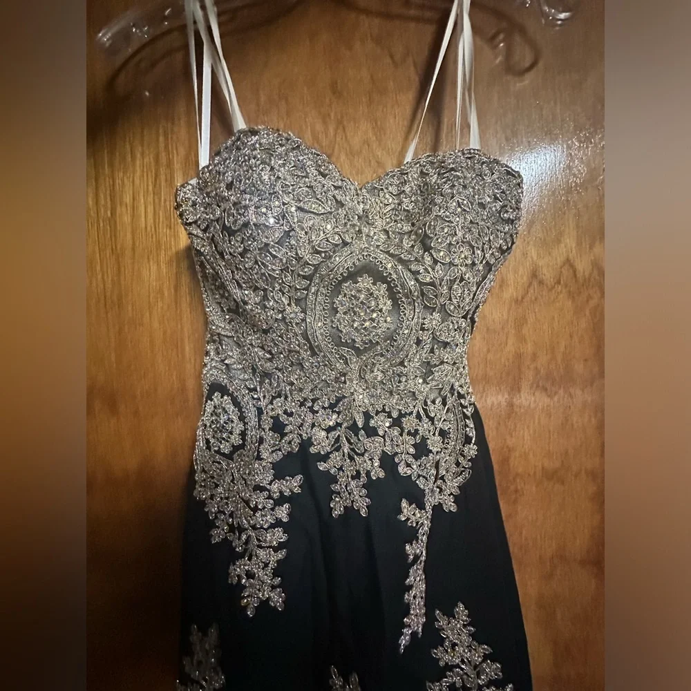 David’s Bridal Night Studio Embroidered Mermaid Gown Size 0 New wt Tags! - Picture 12 of 12